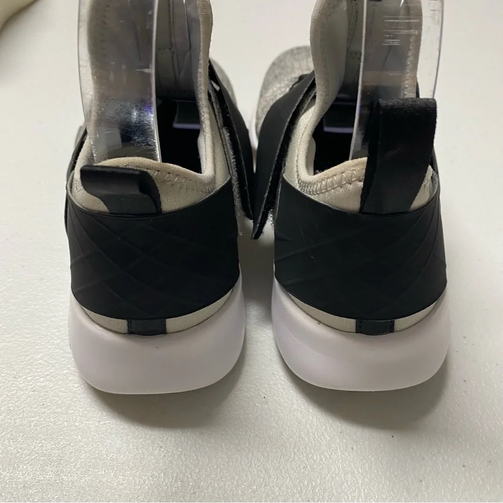 Nike Air Zoom Strong gray black training‎ shoes 843975-100 womens size 6